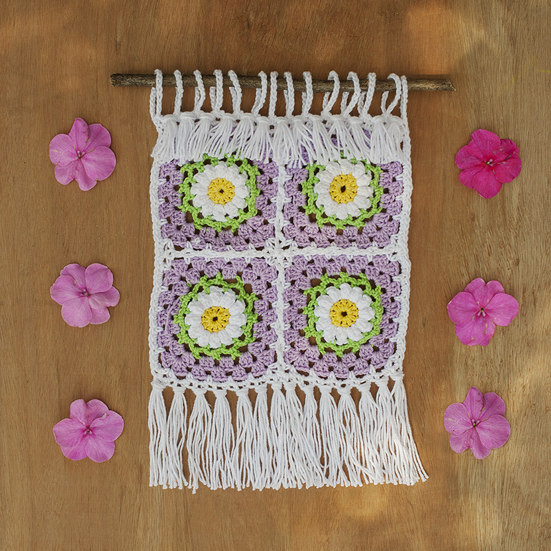 wandkleedje, haken, wanddecoratie, crochet, wallhanger , grannysquares, kleurig, franjes