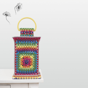 lantaarn. haakpatroon, haken, gehaakt, st. maarten, sint maarten, kleurig, tafellantaarn, granny square, diy, katoen, 11 november, tuinlantaarn, boomhanger, kinderkamer
