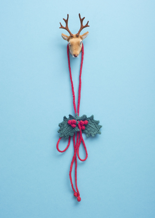 kerststrikje haakpatroon, kerstkleding, kerstversiering, hulst, haken, diy, kerstboom, bolo tie, x-mas