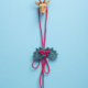 kerststrikje haakpatroon, kerstkleding, kerstversiering, hulst, haken, diy, kerstboom, bolo tie, x-mas