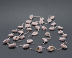 meetthemaker, day 11, ketting, sieraad, halssieraad, necklace, gemstone, edelsten, tigereye, tijgeroog, gehaakt, crochet
