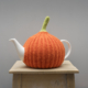 gebreide theemuts, tea cosy, breien, breiles,theemuts, zelfgemaakt, breien, breipatroon, pompoen, pompoenpatroon, oranje, groen, diy